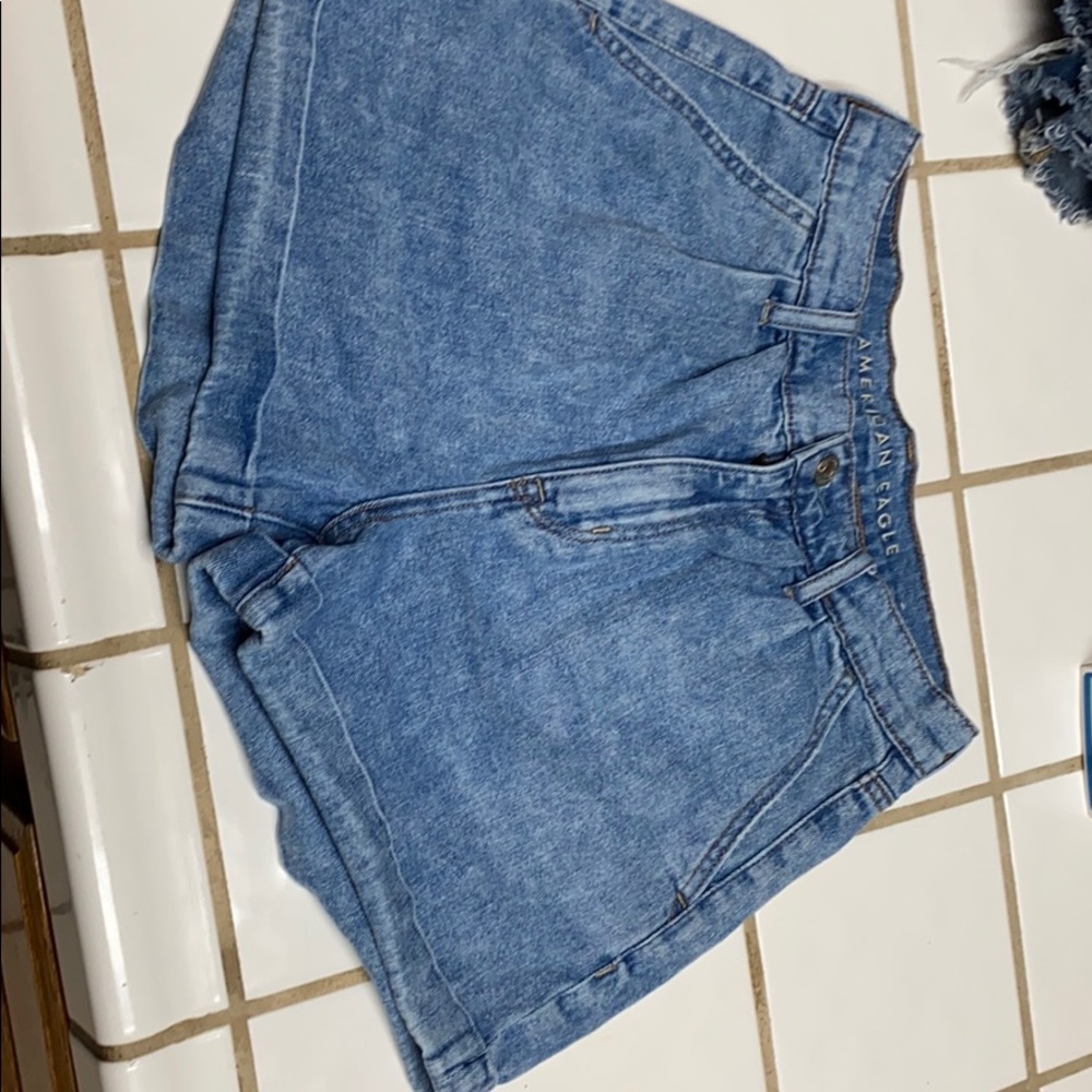 American Eagle High Waisted Pleated Shorts sz 2